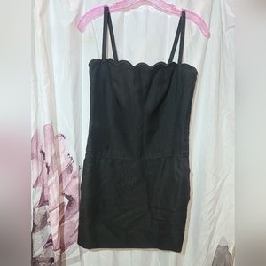 Vintage Valentino black scallop dress size 6 has pockets!